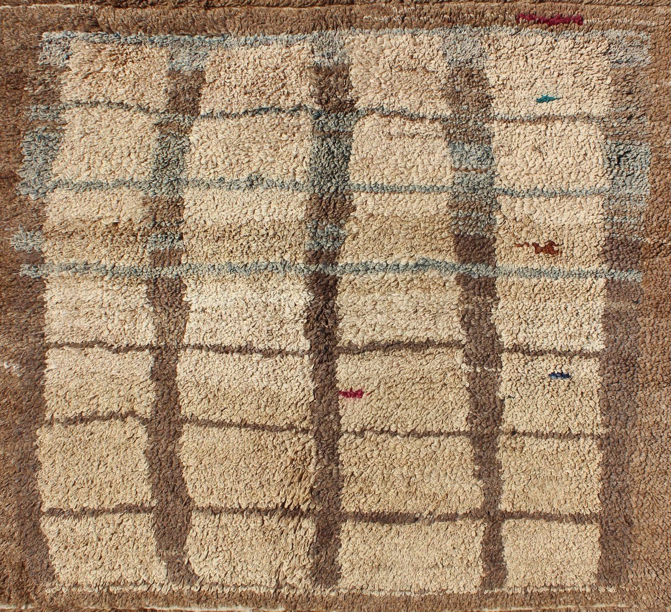 Turkish Vintage Tulu Rug With Modern Simple Square Design in Tan And Brown. Keivan Woven Arts / rug EN - 140524, country of origin / type: Turkey / Tulu, circa mid - 20th century. Measures: 5'1 x 5'2 This vintage Tulu rug from Turkey (circa m... - Keivan Woven ArtsEN - 140524 - 5680Rug