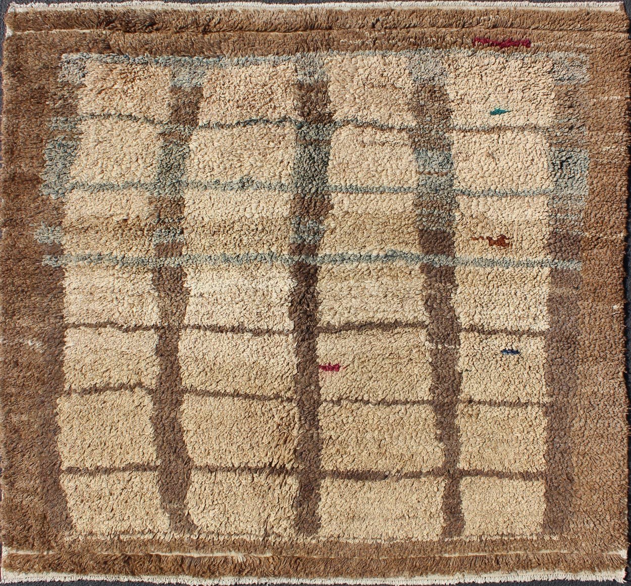 Turkish Vintage Tulu Rug With Modern Simple Square Design in Tan And Brown. Keivan Woven Arts / rug EN - 140524, country of origin / type: Turkey / Tulu, circa mid - 20th century. Measures: 5'1 x 5'2 This vintage Tulu rug from Turkey (circa m... - Keivan Woven ArtsEN - 140524 - 5680Rug