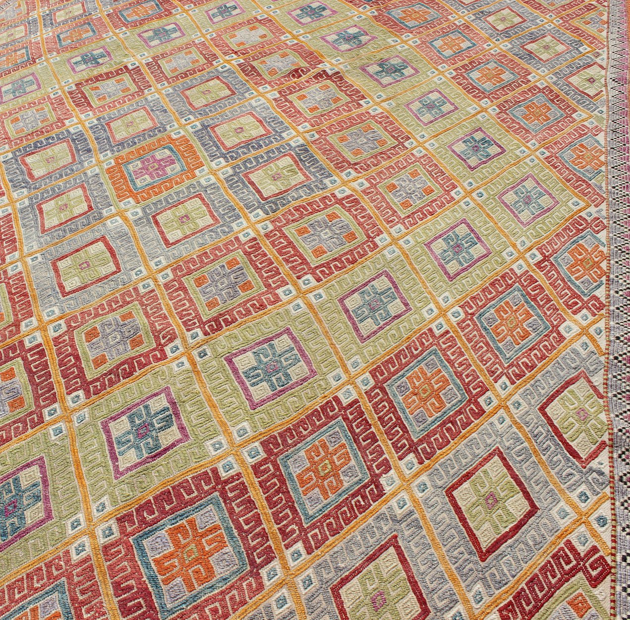 Geometric diamond vintage Turkish Kilim rug, bright and colorful, Vintage Turkish Kilim Rug, Keivan Woven Arts / rug EN - 140534, country of origin / type: Turkey / Kilim, circa 1950. This geometric Kilim from Turkey bears a repeating large diamon... - Keivan Woven ArtsEN - 140534 - 6069Rug