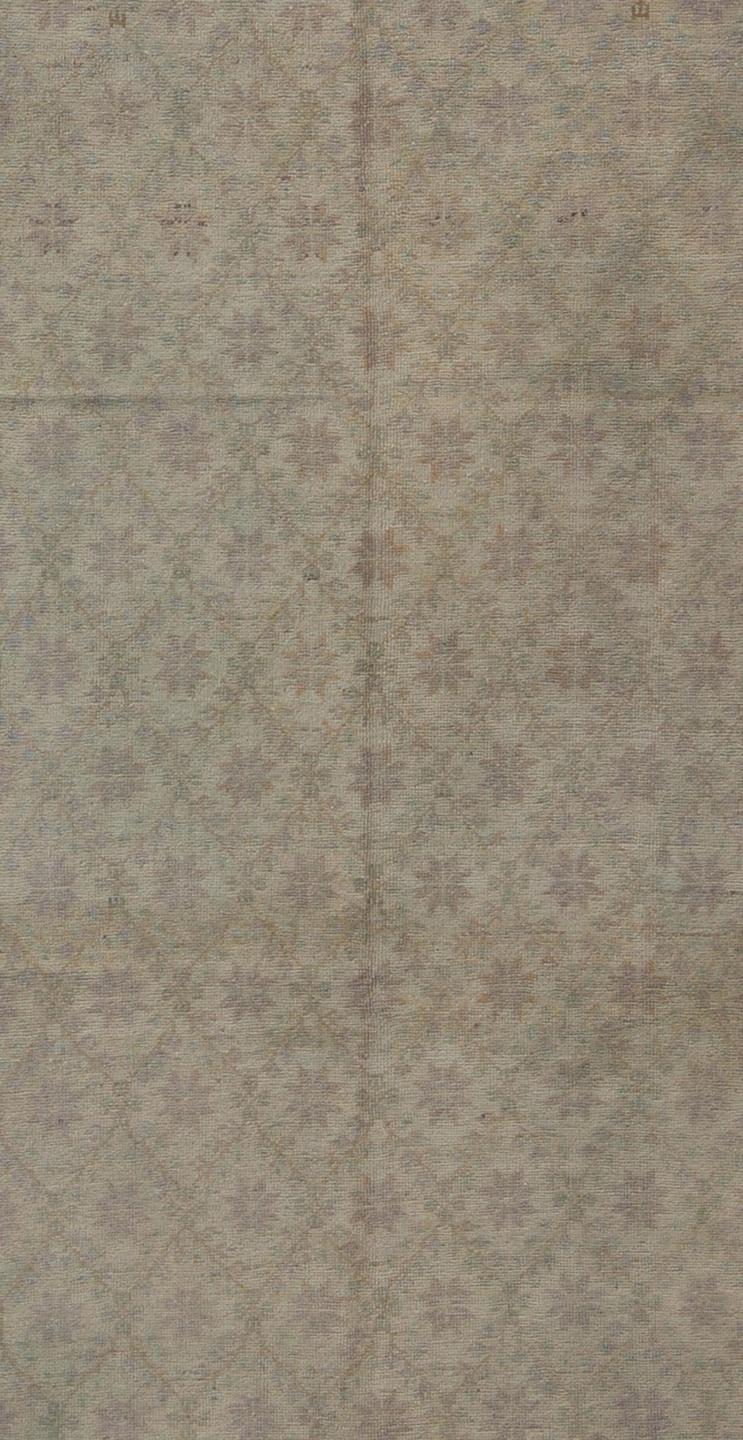 Vintage Turkish Oushak rug with all - over blossoming flower design in taupe, rug en - 140545, country of origin type: Turkey Oushak, circa 1940 This Oushak carpet (circa mid - 20th century) features an all - over pattern of mini blossom - like flowers sp... - Keivan Woven ArtsEN - 140545 - 6081Rug