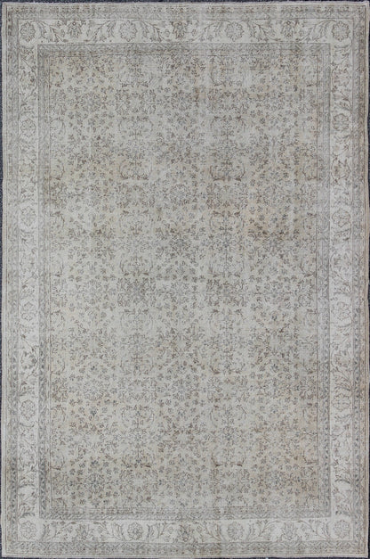 Keivan Woven Arts, En - 140556, 1950s Vintage Turkish Sparta Oushak Rug. Muted Oushak Turkish Vintage Rug with Beautiful, Intricate Floral Design, rug en - 140556, country of origin / type: Turkey / Oushak, circa 1940 The design of this beautiful vi... - Keivan Woven ArtsEN - 140556 - 6099Rug
