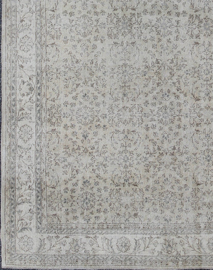 Keivan Woven Arts, En - 140556, 1950s Vintage Turkish Sparta Oushak Rug. Muted Oushak Turkish Vintage Rug with Beautiful, Intricate Floral Design, rug en - 140556, country of origin / type: Turkey / Oushak, circa 1940 The design of this beautiful vi... - Keivan Woven ArtsEN - 140556 - 6099Rug