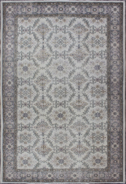 Midcentury gray - colored Turkish Oushak rug with stylized floral design, Keivan Woven Arts /rug en - 140563, country of origin / type: Turkey / Oushak, circa 1950 Stylized floral motifs are featured in a repeating all - over pattern on this vintage O... - Keivan Woven ArtsEN - 140563 - 5690Rug