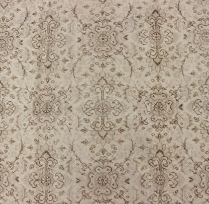 Vintage Turkish Oushak Carpet with Botanical Motifs Set on an Cream Ground Vintage Turkish Oushak Carpet with Botanical Motifs Set on an Ivory Ground Vintage Oushak. Keivan Woven Arts / Rug/EN - 140567. Mid - 20th Century Turkish. Measures: 5'7 ... - Keivan Woven ArtsEN - 140567 - 5700Rug