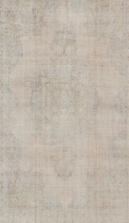 Muted Vintage Turkish Oushak Rug with Distinctive Medallion and Floral Designs Classical designs and muted colors are hallmarks of Oushak carpets. In this rare vintage Oushak from 1940s Turkey, a distinctive medallion pattern is framed by ornate... - Keivan Woven ArtsEN - 140593 - 6107Rug
