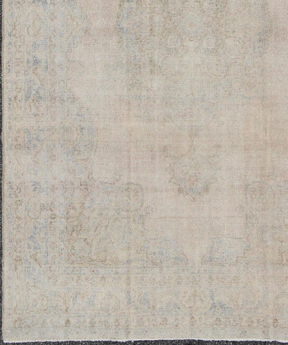 Muted Vintage Turkish Oushak Rug with Distinctive Medallion and Floral Designs Classical designs and muted colors are hallmarks of Oushak carpets. In this rare vintage Oushak from 1940s Turkey, a distinctive medallion pattern is framed by ornate... - Keivan Woven ArtsEN - 140593 - 6107Rug