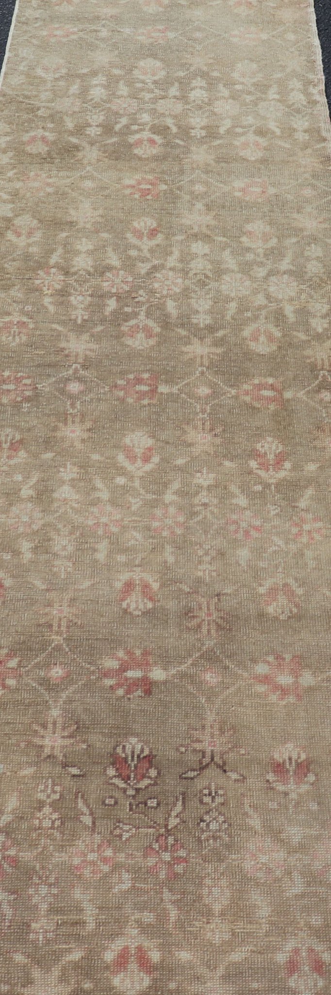 All - over floral vintage Turkish Oushak runner in tan with salmon and taupe hints, rug en - 140600, country of origin / type: Turkey / Oushak, circa 1940 This unique vintage Turkish Oushak runner features an all - over design of subdued ivory blossom... - Keivan Woven ArtsEN - 140600 - 6111Rug