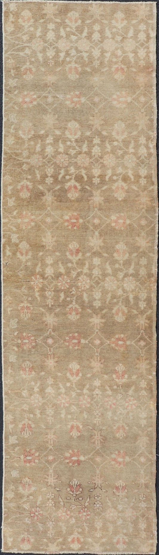 All - over floral vintage Turkish Oushak runner in tan with salmon and taupe hints, rug en - 140600, country of origin / type: Turkey / Oushak, circa 1940 This unique vintage Turkish Oushak runner features an all - over design of subdued ivory blossom... - Keivan Woven ArtsEN - 140600 - 6111Rug