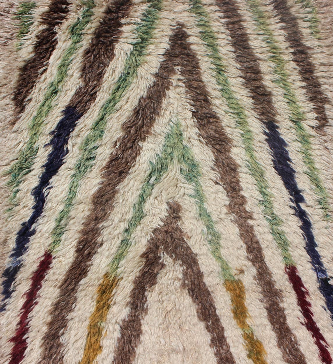 Vintage Turkish Tulu Runner with Tribal Design in Cream, Green, Red and Brown. Vintage Turkish Tulu Runner with Tribal Design. Keivan Woven Arts / rug EN - 140718, country of origin / type: Turkey / Tulu, circa 1940. This Tulu runner contai... - Keivan Woven ArtsEN - 140718 - 6009Rug