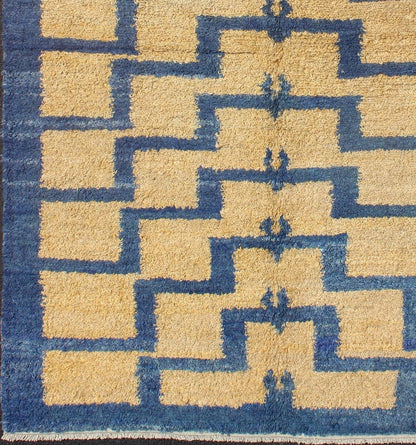 Mid - Century Modern Tulu Turkish Carpet with Tribal Pattern in Blue and Soft Gold. Vintage Turkish Tulu carpet displays Mid - Century Modern design with a Tribal pattern in soft gold/yellow and medium blue, Keivan Woven Arts / Rug EN - 140764, count... - Keivan Woven ArtsEN - 140764 - 5999Rug
