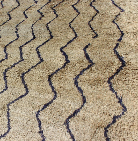 This stunning two - color Tulu rug features dark blue lines on a off sandy/taupe background. The pile is lush and of very high quality wool. This simple yet exquisite design makes this rug a perfect fit for a variety of modern, transitional, traditional ... - Keivan Woven ArtsEN - 140791 - 6015Rug