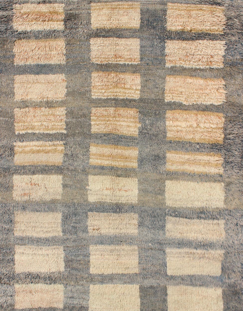 Vintage Turkish Tulu Carpet with Sand Rectangles with Gray Outlines Vintage Turkish Tulu Carpet with Sand Rectangles with Gray Outlines rug/en - 140798 origin/turkey This Tulu carpet features sand colored rectangular shapes with gray outli... - Keivan Woven ArtsEN - 140798 - 6388Rug