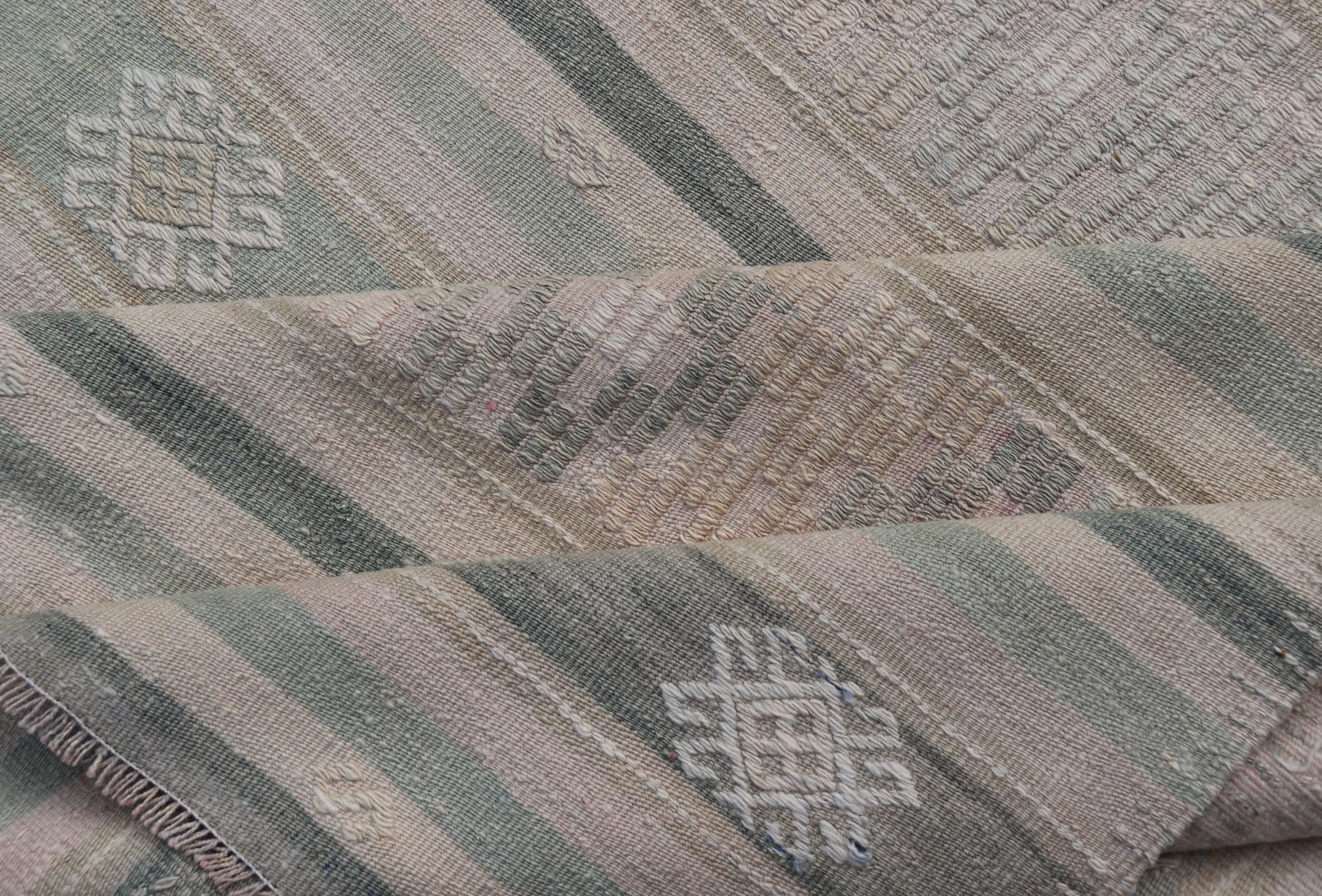 Measures: 5'9 x 9'0 Flat - Weave Hand Woven Kilim with Embroideries in Taupe, Tan, Blue and Gray. Keivan Woven Arts / rug EN - 14083, country of origin / type: Turkey / Kilim, circa 1950 This vintage Turkish Kilim rug features a contemporary geo... - Keivan Woven ArtsEN - 14083 - 22722Rug
