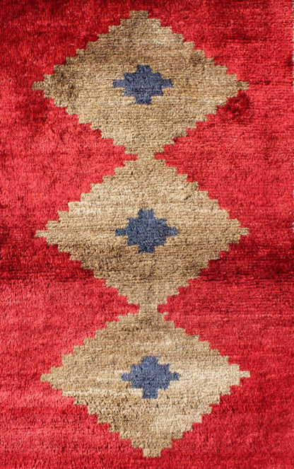 Midcentury Turkish Tulu rug with diamond design in bright red and tan colors, rug en - 140847, country of origin / type: Turkey / Tulu, circa 1950. This midcentury Tulu carpet contains three diamond shapes laid across a bright red - colored field an... - Keivan Woven ArtsEN - 140847 - 7125Rug