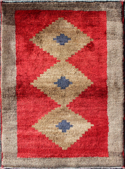 Midcentury Turkish Tulu rug with diamond design in bright red and tan colors, rug en - 140847, country of origin / type: Turkey / Tulu, circa 1950. This midcentury Tulu carpet contains three diamond shapes laid across a bright red - colored field an... - Keivan Woven ArtsEN - 140847 - 7125Rug
