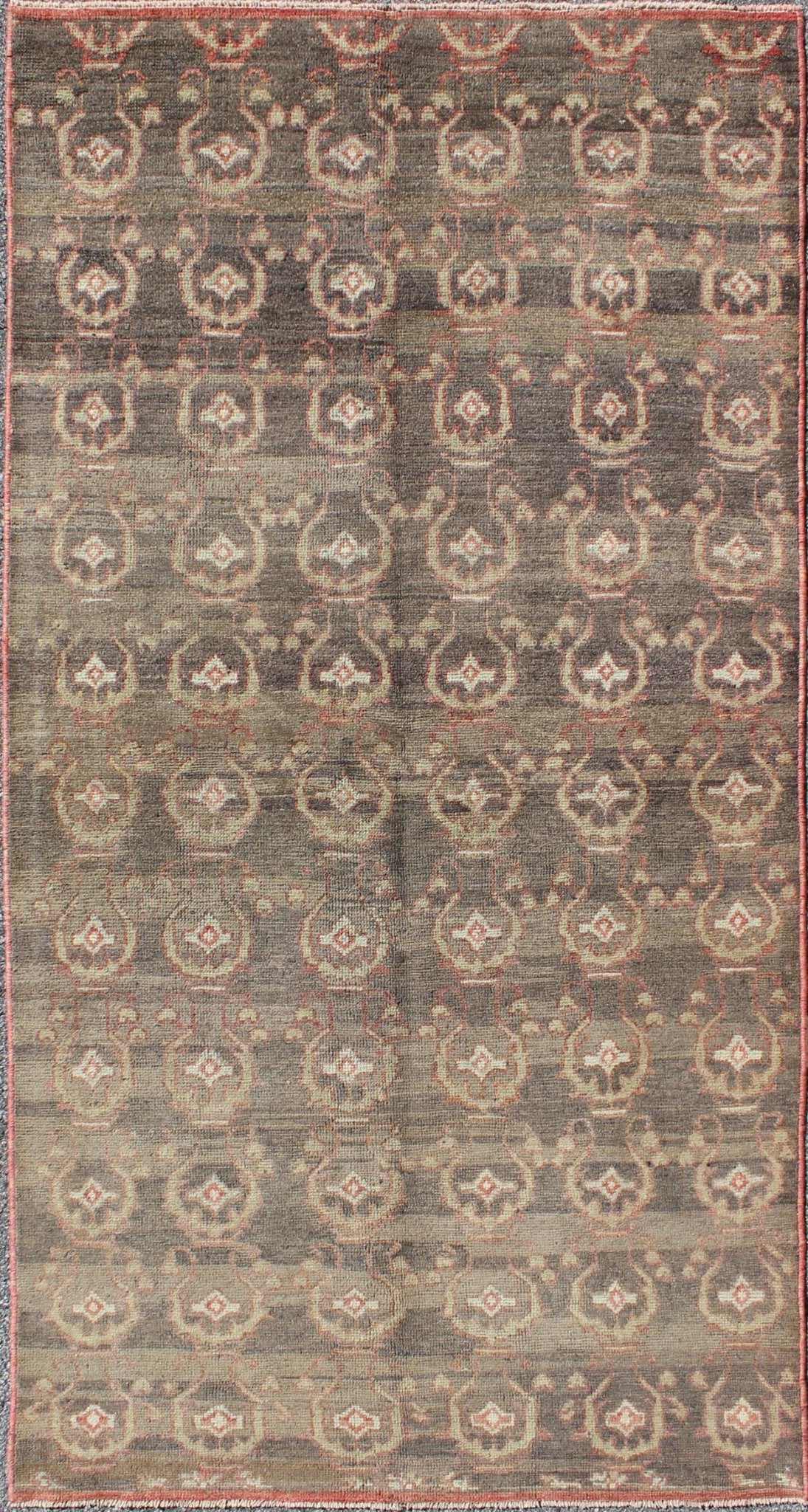 Gray vintage Turkish Oushak rug with all - over blossom design in soft red and light green , rug en - 140879, country of origin type: Turkey Oushak, circa 1940 This Oushak carpet (circa mid - 20th century) features an all - over pattern of interconnecte... - Keivan Woven ArtsEN - 140879 - 6644Rug