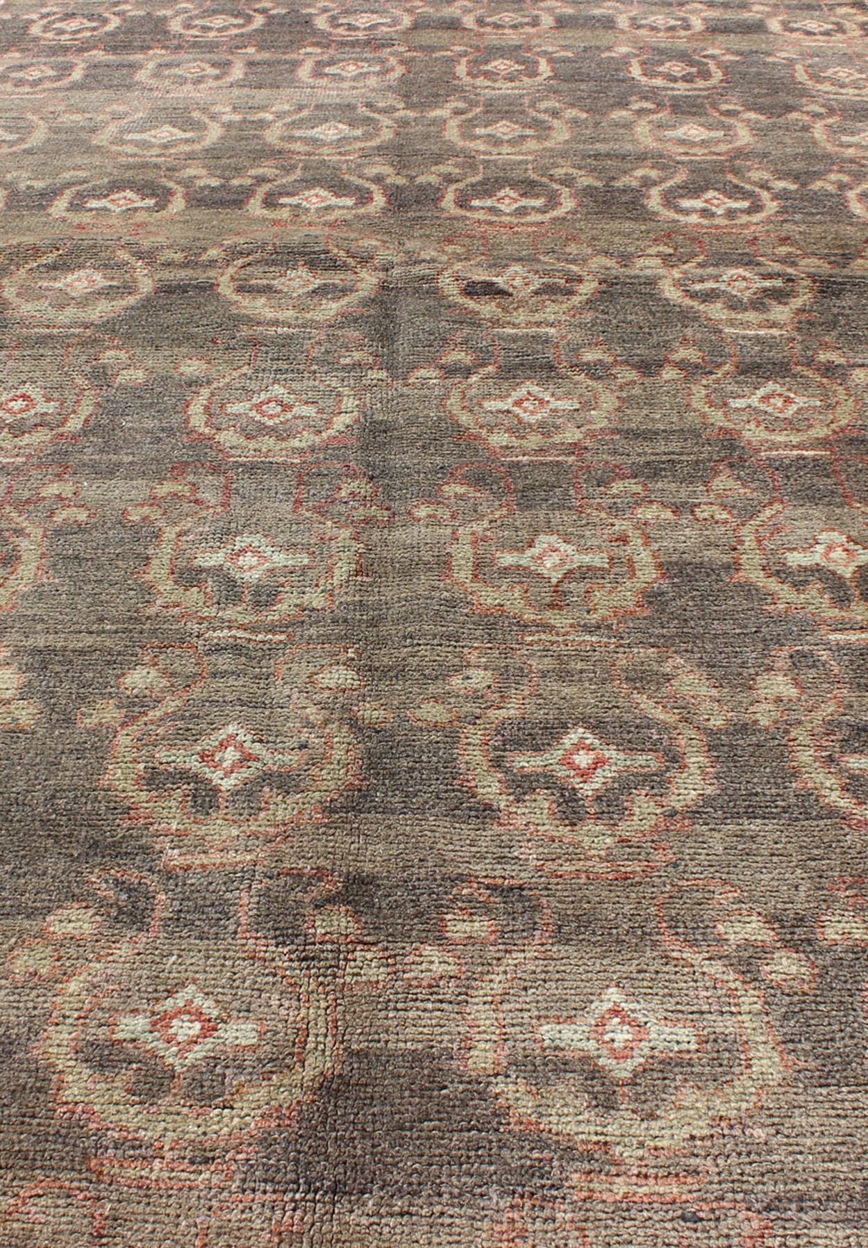 Gray vintage Turkish Oushak rug with all - over blossom design in soft red and light green , rug en - 140879, country of origin type: Turkey Oushak, circa 1940 This Oushak carpet (circa mid - 20th century) features an all - over pattern of interconnecte... - Keivan Woven ArtsEN - 140879 - 6644Rug