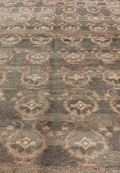 Gray vintage Turkish Oushak rug with all - over blossom design in soft red and light green , rug en - 140879, country of origin type: Turkey Oushak, circa 1940 This Oushak carpet (circa mid - 20th century) features an all - over pattern of interconnecte... - Keivan Woven ArtsEN - 140879 - 6644Rug