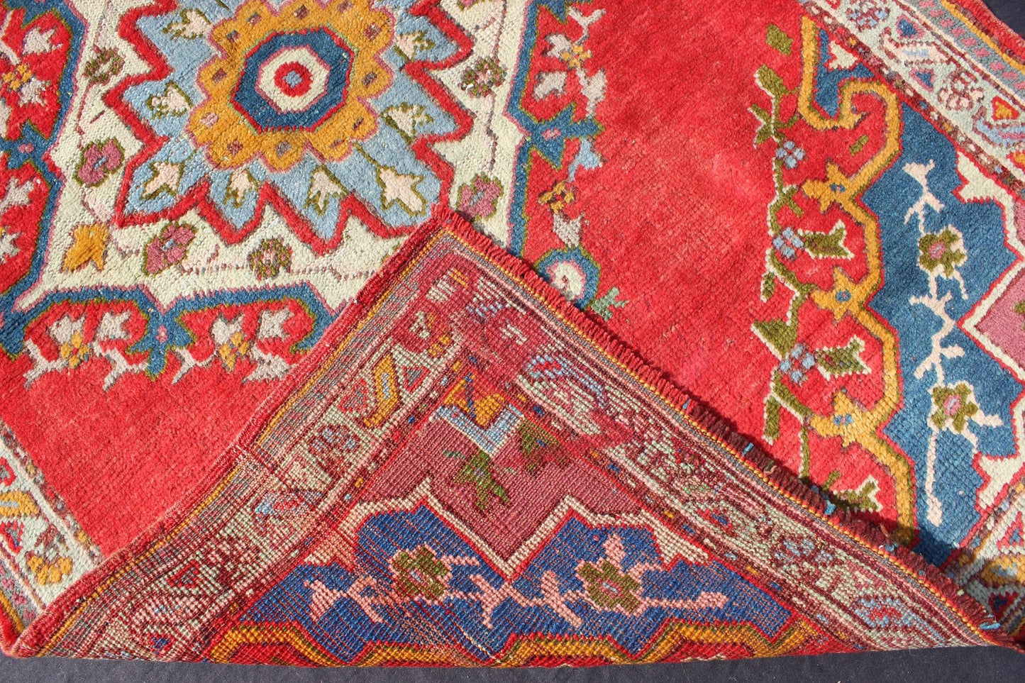 Antique Turkish Oushak Small Rug in Bright Red, Blue, Lavender, Orange & Green Country of Origin: Turkey; Type: Oushak; Design: Medallion, Floral Medallion; Keivan Woven Art, rug#EN - 141030; Antique Turkish Oushak Small Rug in Bright Red, Blue, L... - Keivan Woven ArtsEN - 141030 - 7129Rug