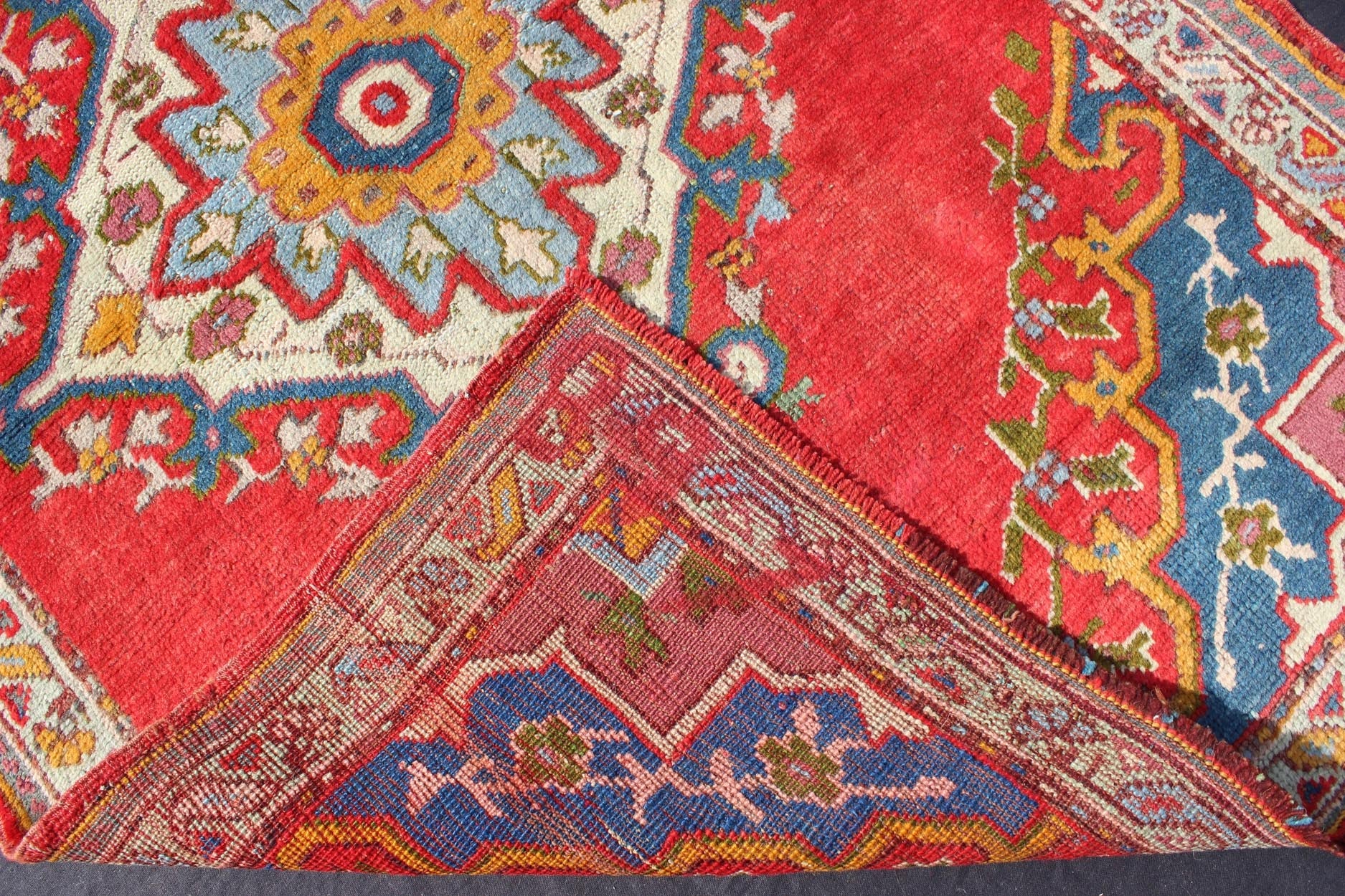 Antique Turkish Oushak Small Rug in Bright Red, Blue, Lavender, Orange & Green Country of Origin: Turkey; Type: Oushak; Design: Medallion, Floral Medallion; Keivan Woven Art, rug#EN - 141030; Antique Turkish Oushak Small Rug in Bright Red, Blue, L... - Keivan Woven ArtsEN - 141030 - 7129Rug