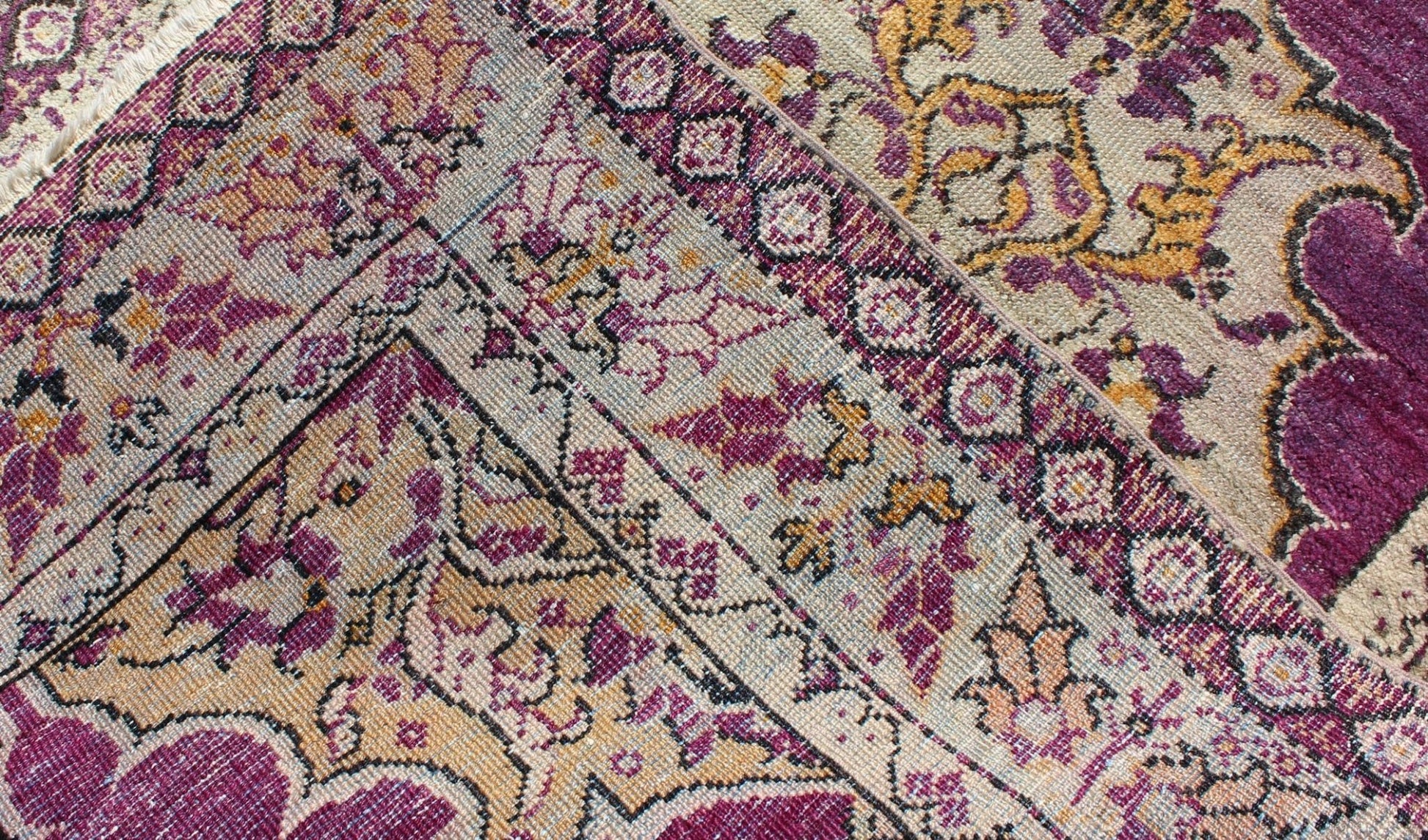 Purple Background Vintage Turkish Oushak Rug with Floral Medallion Design. Keivan Woven Arts rug#EN - 141041, country of origin / type: Turkey / Oushak, circa 1940 Measures: 3'7 x 6' This sublime and enchanting vintage rug, a gorgeous Ousha... - Keivan Woven ArtsEN - 141041 - 7139Rug