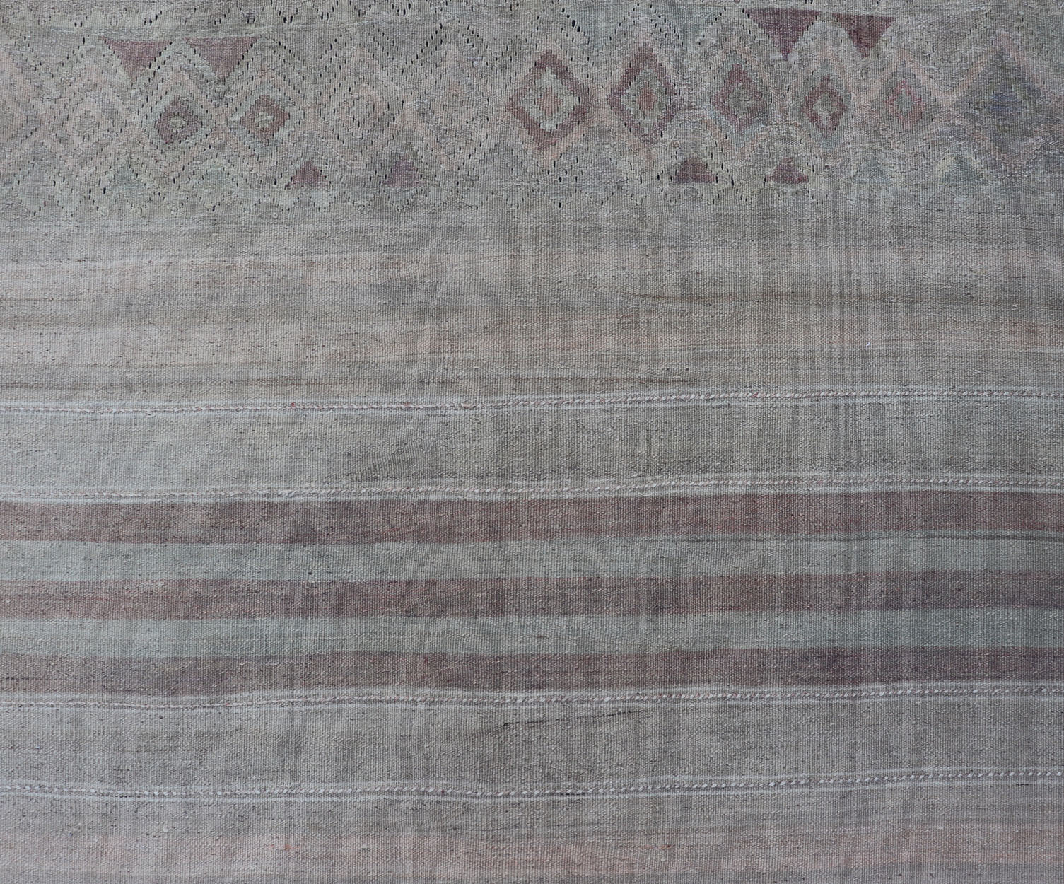Vintage Gallery Turkish Kilim Runner with Creams, Soft Coral and Light Brown Minimalist design with stripe design Turkish Kilim gallery runner in cream, light brown and soft red/coral color. Keivan Woven Arts / rug EN - 141121, country of origin /... - Keivan Woven ArtsEN - 141121 - 17104Rug