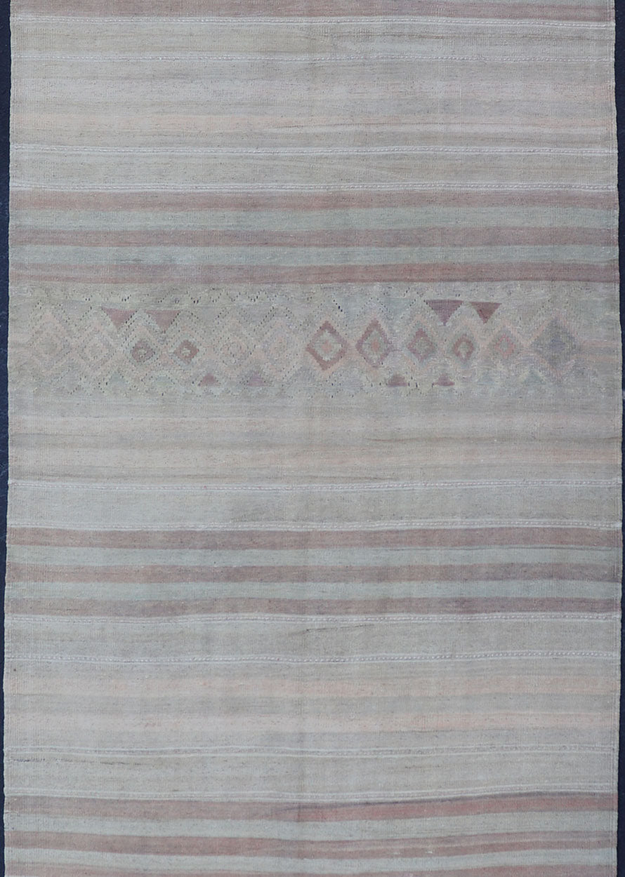 Vintage Gallery Turkish Kilim Runner with Creams, Soft Coral and Light Brown Minimalist design with stripe design Turkish Kilim gallery runner in cream, light brown and soft red/coral color. Keivan Woven Arts / rug EN - 141121, country of origin /... - Keivan Woven ArtsEN - 141121 - 17104Rug