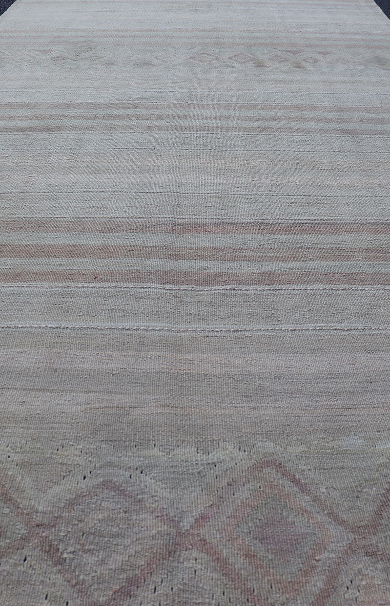 Vintage Gallery Turkish Kilim Runner with Creams, Soft Coral and Light Brown Minimalist design with stripe design Turkish Kilim gallery runner in cream, light brown and soft red/coral color. Keivan Woven Arts / rug EN - 141121, country of origin /... - Keivan Woven ArtsEN - 141121 - 17104Rug