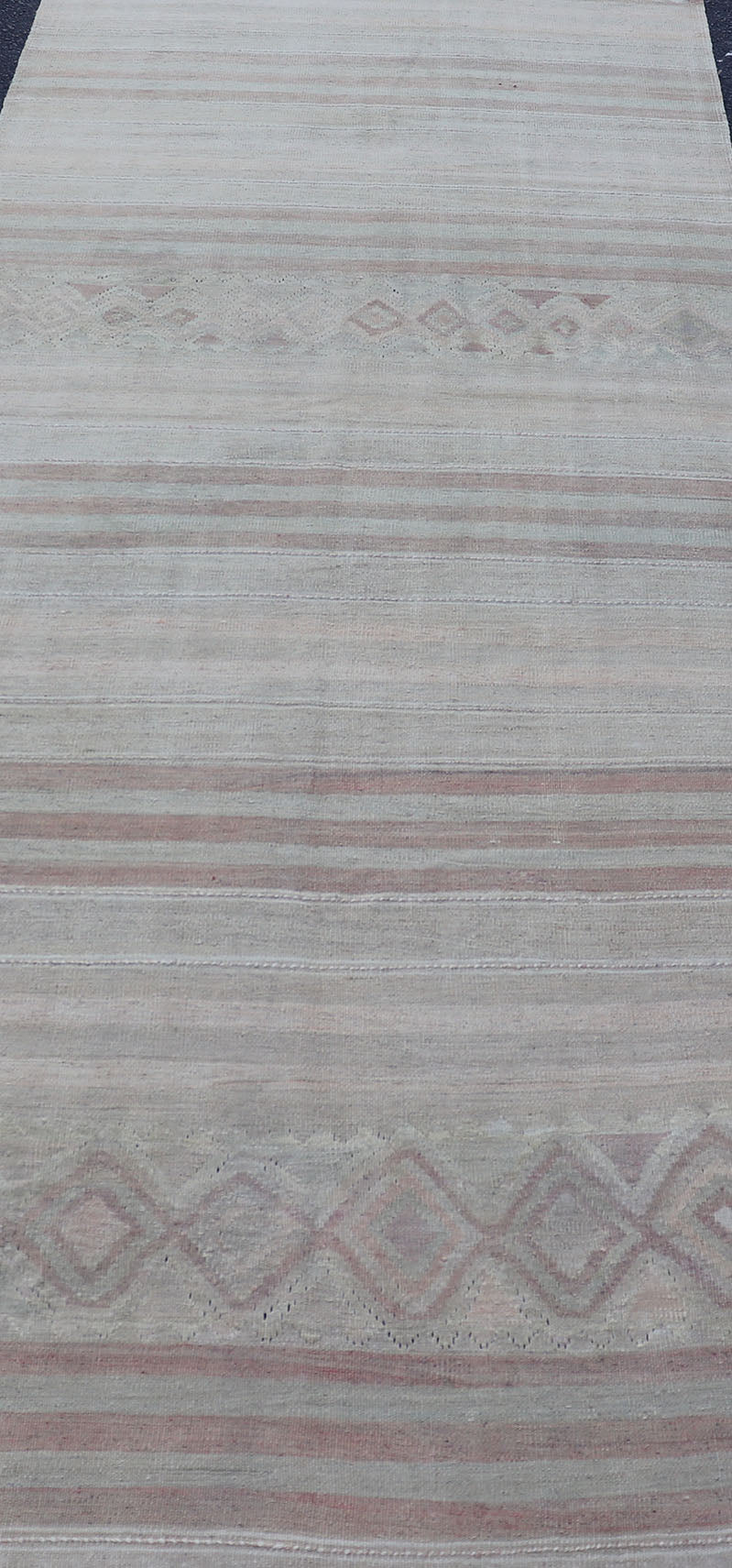Vintage Gallery Turkish Kilim Runner with Creams, Soft Coral and Light Brown Minimalist design with stripe design Turkish Kilim gallery runner in cream, light brown and soft red/coral color. Keivan Woven Arts / rug EN - 141121, country of origin /... - Keivan Woven ArtsEN - 141121 - 17104Rug