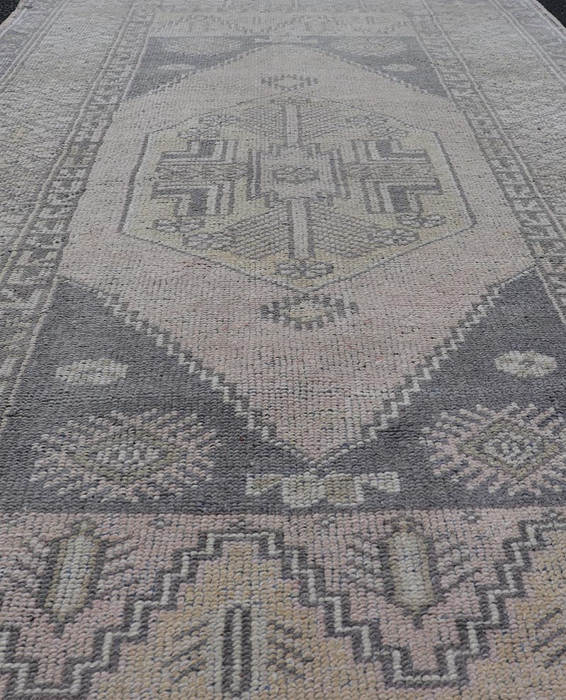 Turkish Vintage Oushak Rug in Muted Taupe, Gray, Cream, and Blush. Keivan Woven Arts rug/EN - 14126 country of origin / type: Turkey / 1940. Measures: 3'4 x 5'11 Vintage Medallion Turkish Oushak rug in muted taupe, light gray, blush, cream and lig... - Keivan Woven ArtsEN - 14126 - 23744Rug