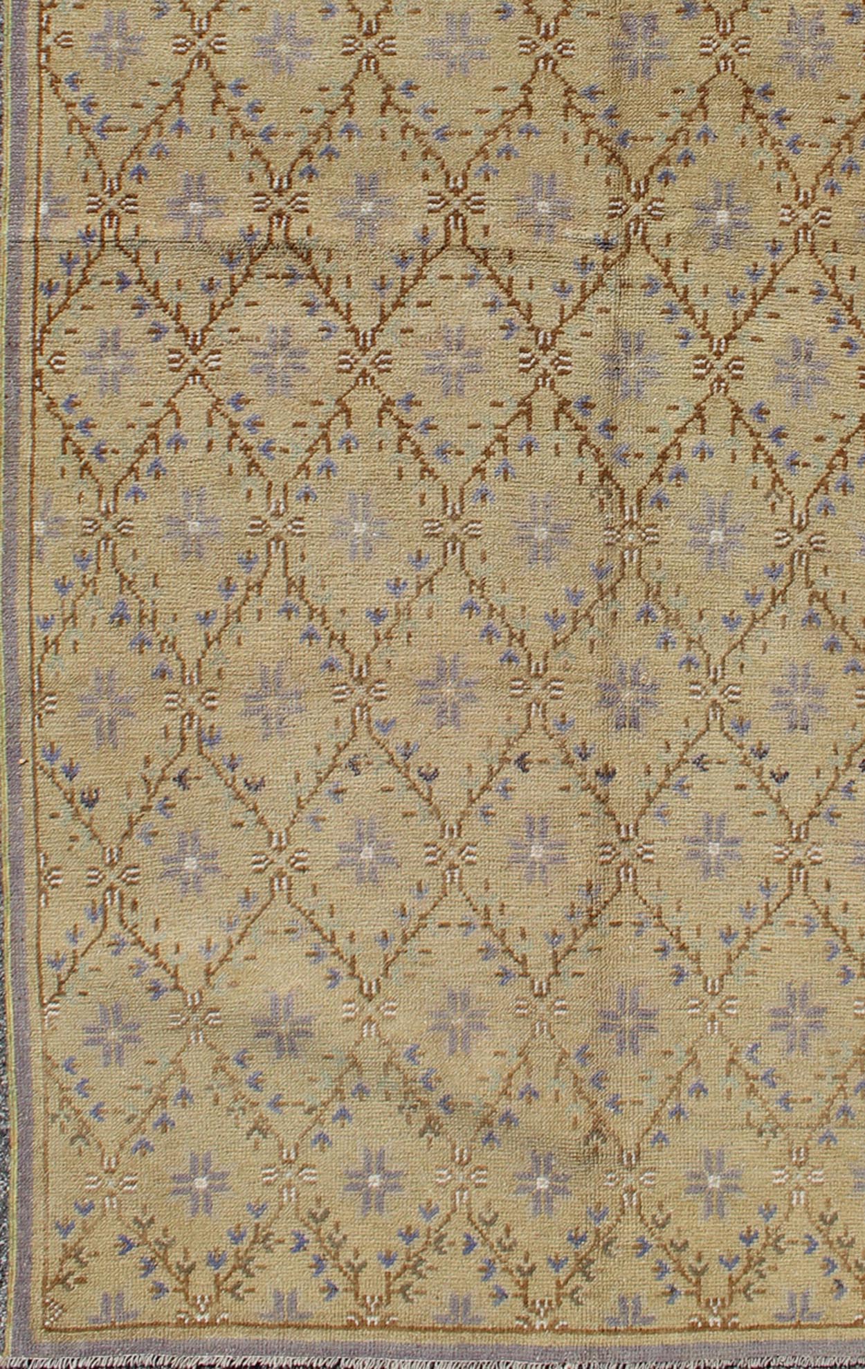 Vintage Turkish Oushak rug with Lattice blossom design in camel and gray colors, rug en - 141301, country of origin / type: Turkey / Oushak, circa 1940 Set on a camel - colored field with an all - over pattern, this beautiful mid - century Turkish Ousha... - Keivan Woven ArtsEN - 141301 - 9278Rug