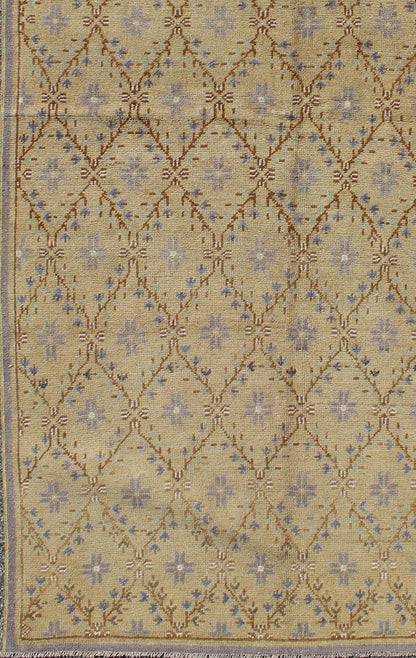 Vintage Turkish Oushak rug with Lattice blossom design in camel and gray colors, rug en - 141301, country of origin / type: Turkey / Oushak, circa 1940 Set on a camel - colored field with an all - over pattern, this beautiful mid - century Turkish Ousha... - Keivan Woven ArtsEN - 141301 - 9278Rug