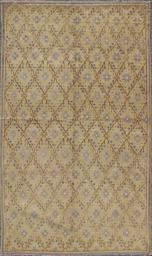 Vintage Turkish Oushak rug with Lattice blossom design in camel and gray colors, rug en - 141301, country of origin / type: Turkey / Oushak, circa 1940 Set on a camel - colored field with an all - over pattern, this beautiful mid - century Turkish Ousha... - Keivan Woven ArtsEN - 141301 - 9278Rug