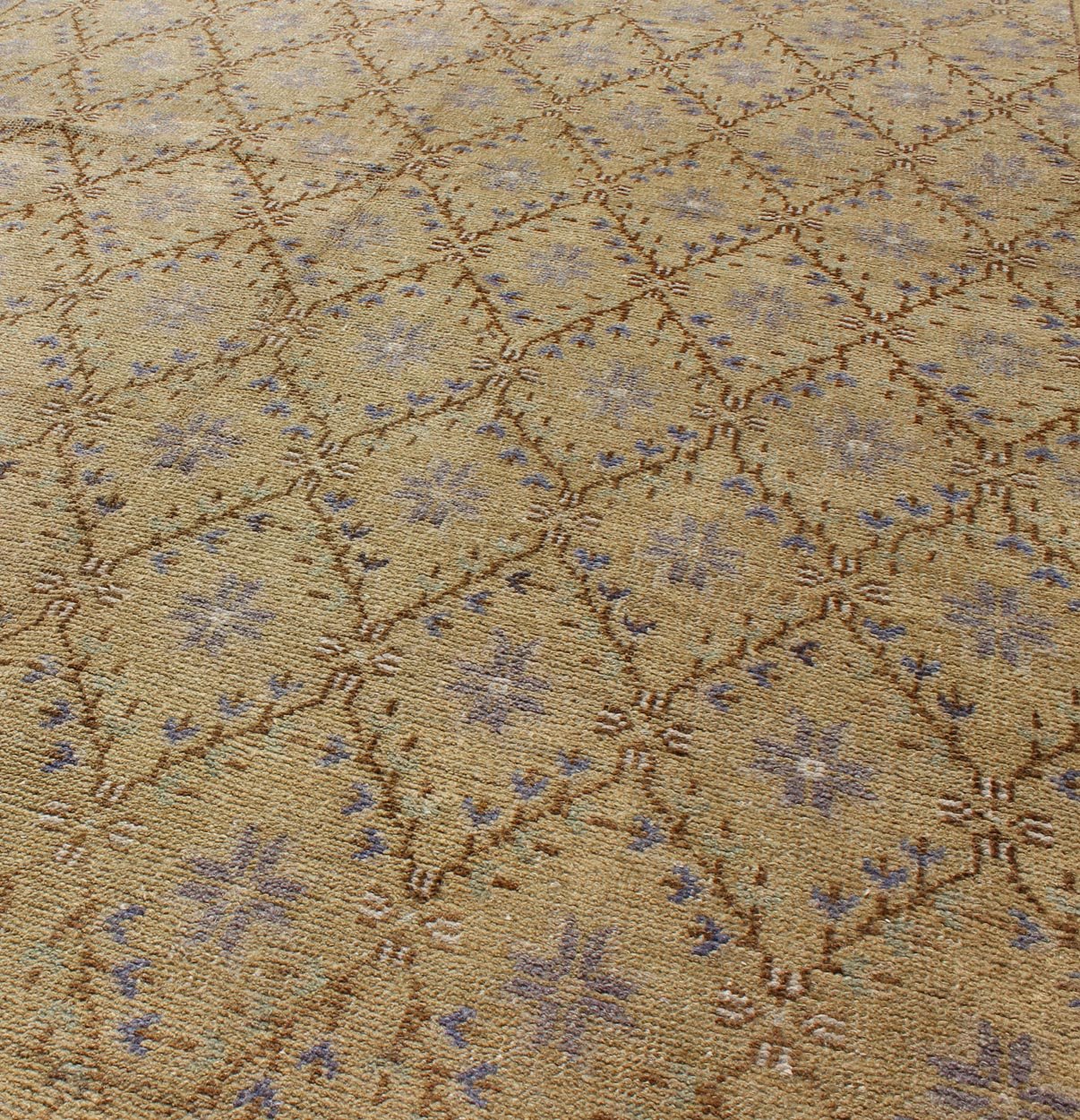 Vintage Turkish Oushak rug with Lattice blossom design in camel and gray colors, rug en - 141301, country of origin / type: Turkey / Oushak, circa 1940 Set on a camel - colored field with an all - over pattern, this beautiful mid - century Turkish Ousha... - Keivan Woven ArtsEN - 141301 - 9278Rug
