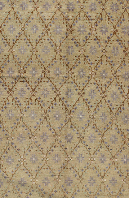 Vintage Turkish Oushak rug with Lattice blossom design in camel and gray colors, rug en - 141301, country of origin / type: Turkey / Oushak, circa 1940 Set on a camel - colored field with an all - over pattern, this beautiful mid - century Turkish Ousha... - Keivan Woven ArtsEN - 141301 - 9278Rug