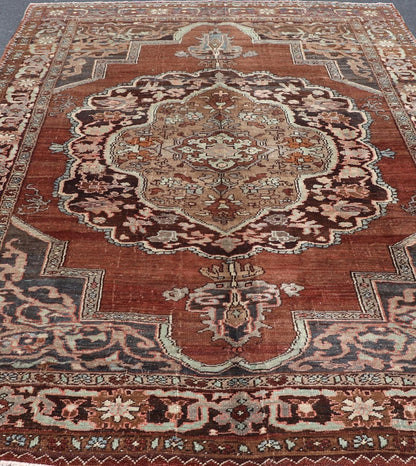 Turkish Kars Rug with Floral Medallion Design in Brown and Earthy Tones. Keivan Woven Arts / rug EN - 141324, country of origin / type: Turkey / Oushak, circa mid - 20th Century. This beautiful Turkish carpet features an exquisite classical design a... - Keivan Woven ArtsEN - 141324 - 6660Rug