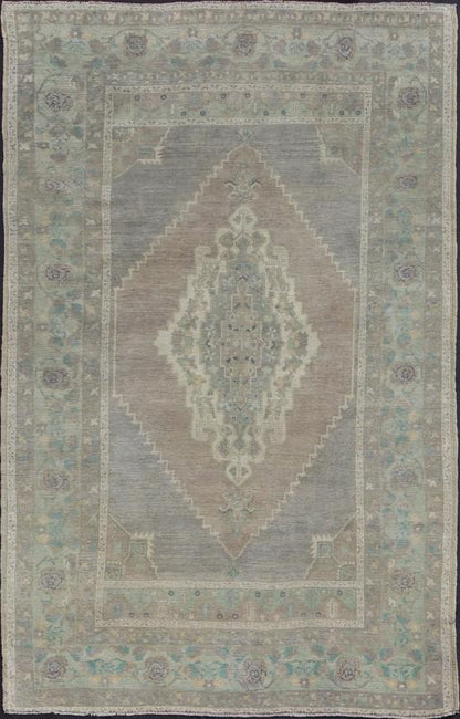 Vintage Turkish Oushak Rug in Lavender, Light Green, Gray with central medallion Vintage Turkish Oushak Rug with Central Medallion with Floral Motifs. Vintage Turkish Oushak, Keivan Woven Arts / rug EN - 141399, origin/Turkey mid - 20th century, ... - Keivan Woven ArtsEN - 141399 - 7199Rug