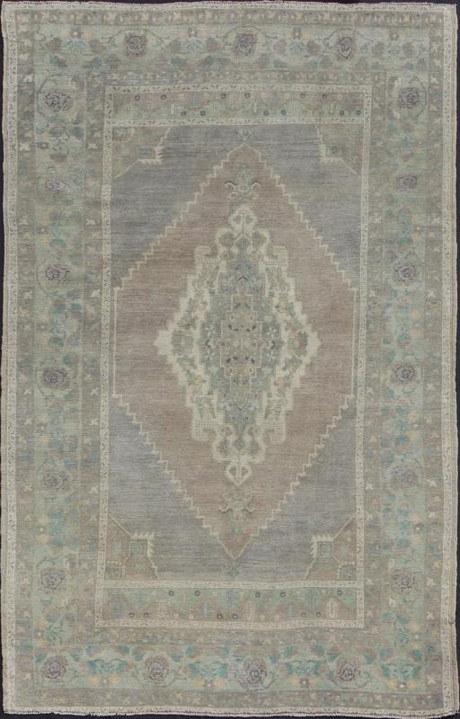 Vintage Turkish Oushak Rug in Lavender, Light Green, Gray with central medallion Vintage Turkish Oushak Rug with Central Medallion with Floral Motifs. Vintage Turkish Oushak, Keivan Woven Arts / rug EN - 141399, origin/Turkey mid - 20th century, ... - Keivan Woven ArtsEN - 141399 - 7199Rug