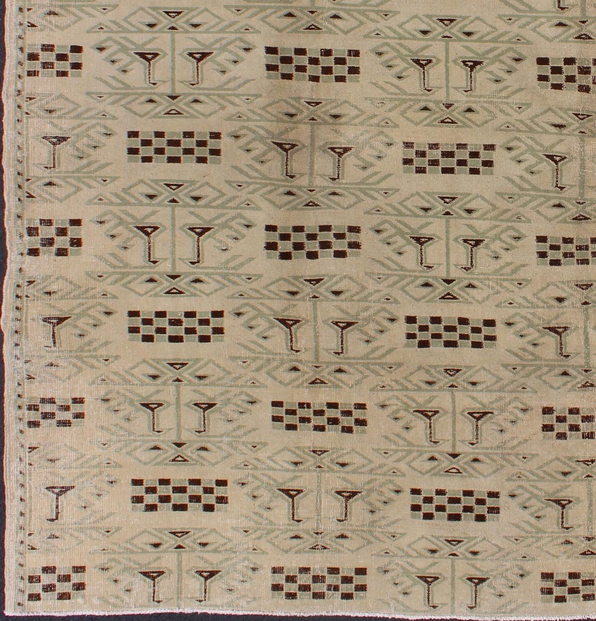Turkish Mid - Century Modern Rug with Contemporary Design in Light Green and Brown This vintage midcentury Turkish rug features a contemporary design on a predominantly taupe background with Light green outlines and hints of chocolate brown. ... - Keivan Woven ArtsEN - 141403 - 6670Rug