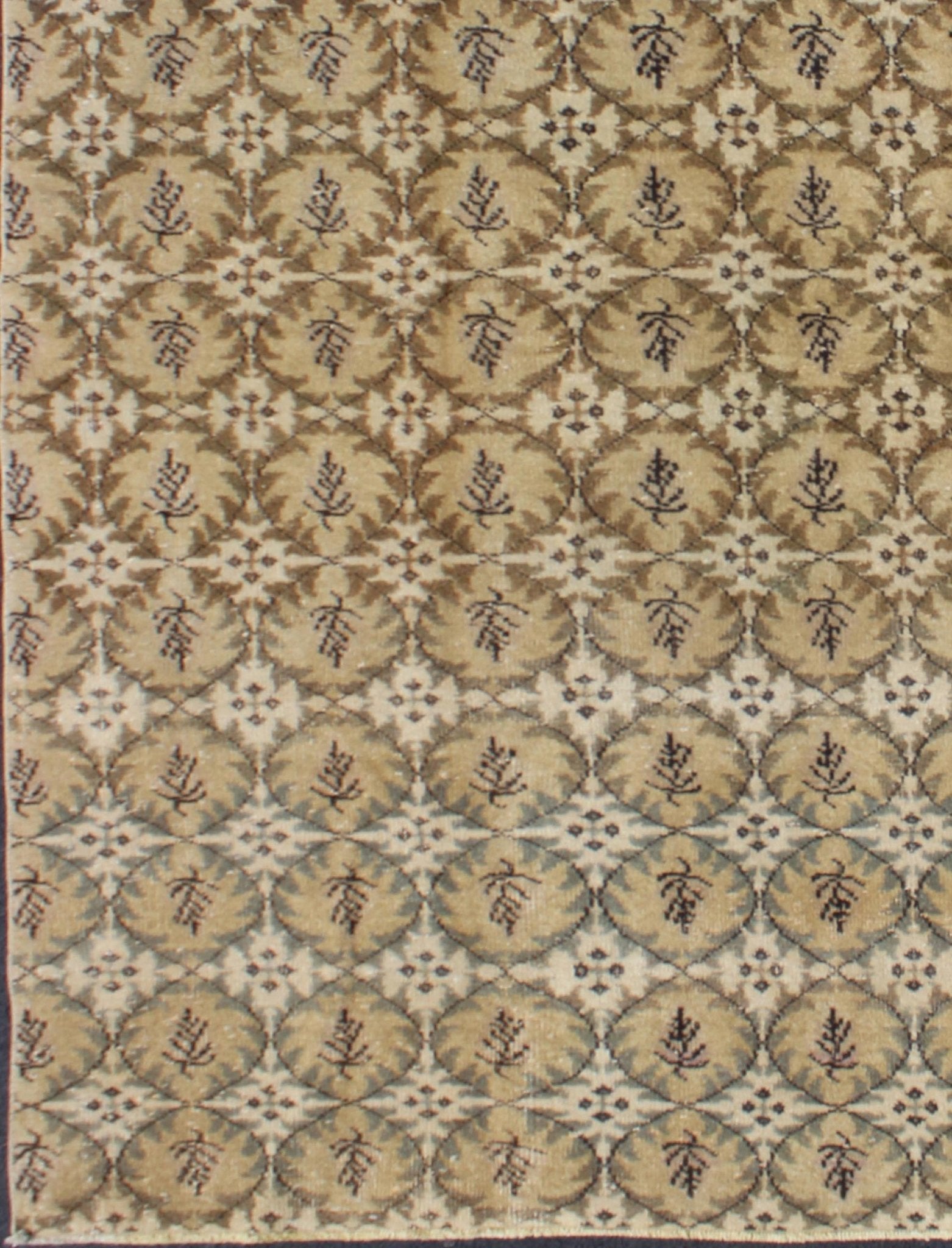 Mid - Century Modern vintage Rug with repeating All Over Design. Measures: 5'8 x 8'6. Mid - Century Modern Rug with Contemporary Design. Keivan Woven Arts, En - 141405, 1950's Vintage Turkish Rug in modern design. All Over Design Mid - C... - Keivan Woven ArtsEN - 141405 - 6674Rug