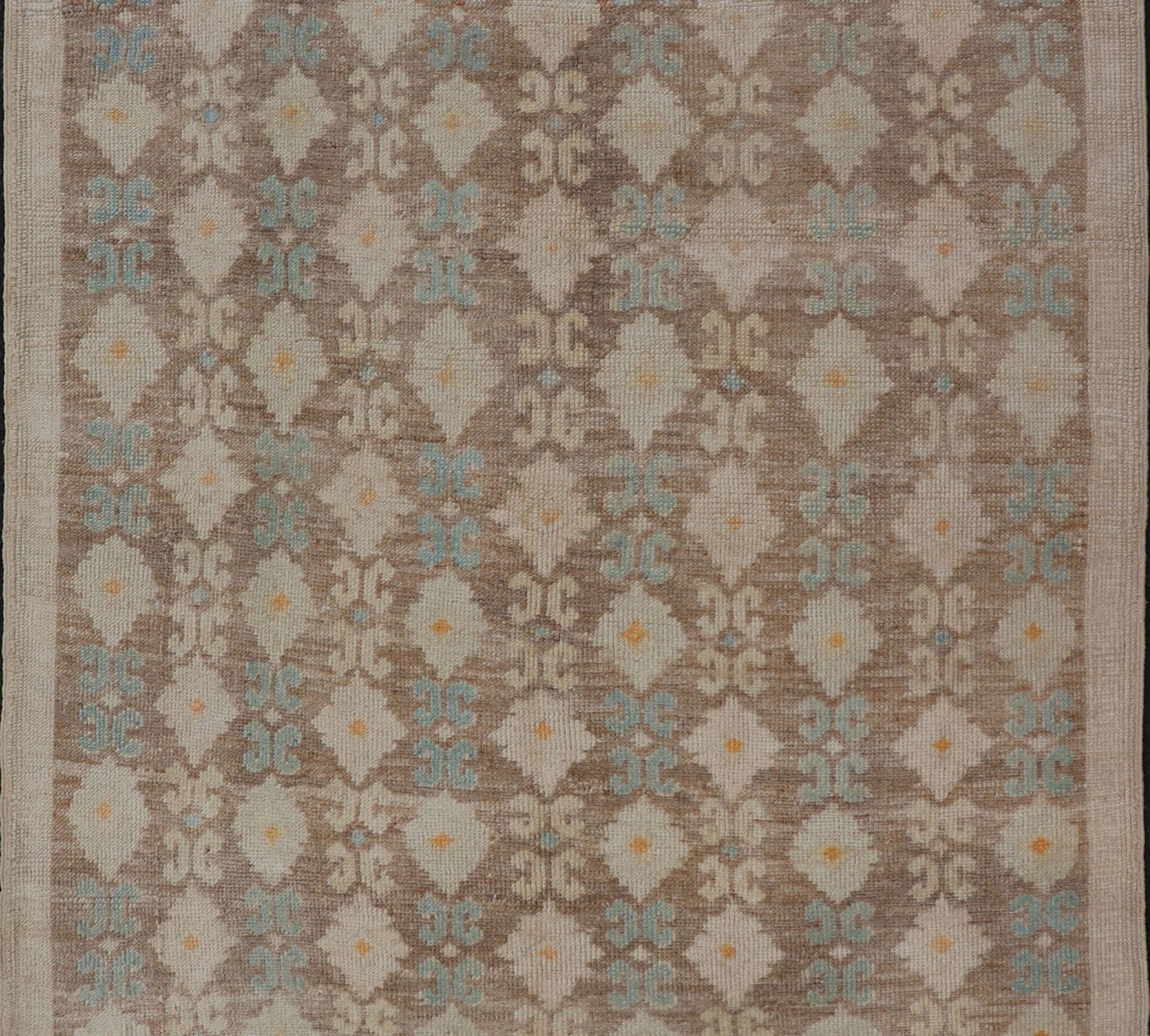 Vintage Turkish Tulu Rug with a Modern Design with All - Over Tribal Design This modern - design vintage Turkish Tulu rug features an all - over Design with a black zig zag line connecting the flowers. Set on light brown background, the flower colors ... - Keivan Woven ArtsEN - 141454 - 14650Rug