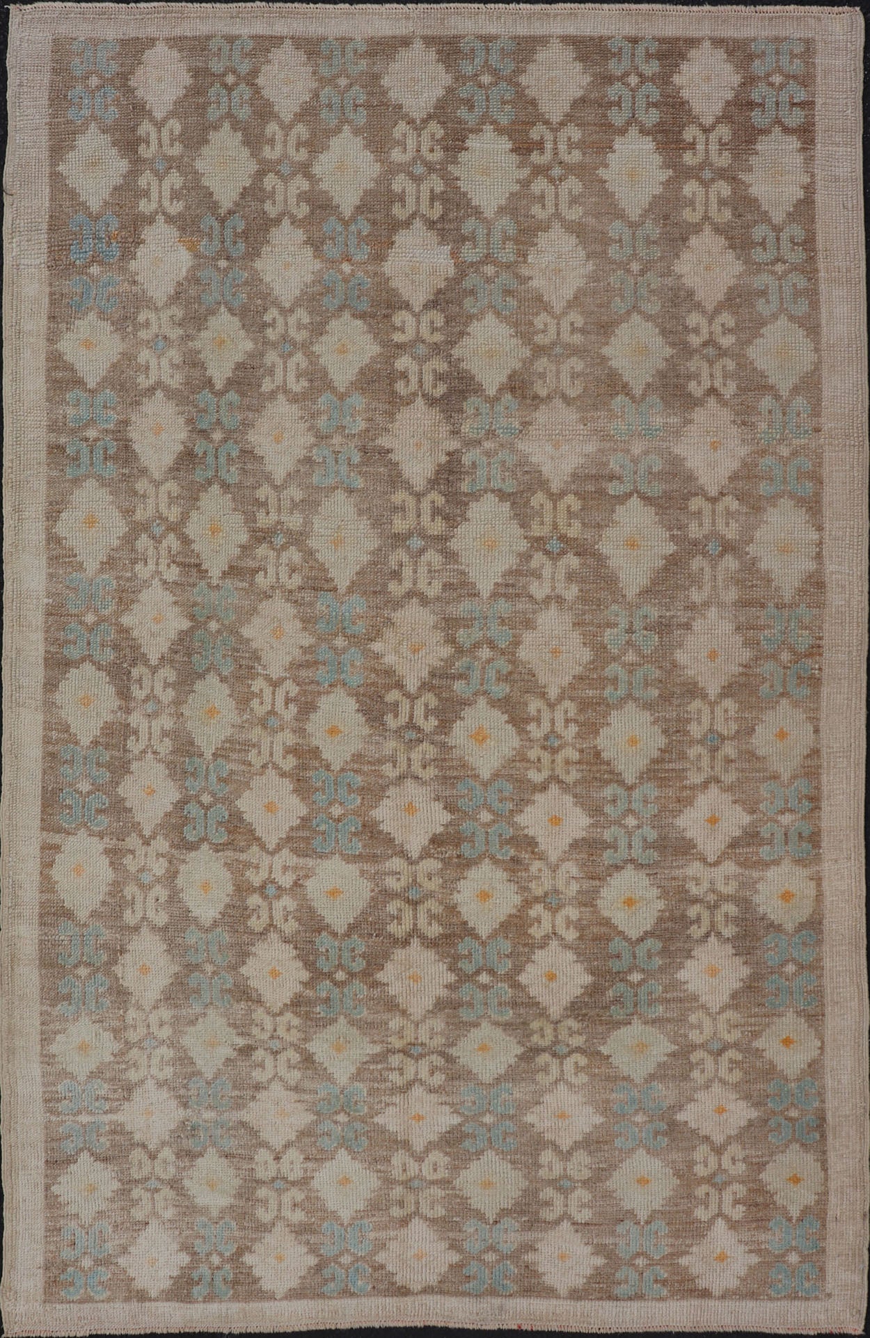 Vintage Turkish Tulu Rug with a Modern Design with All - Over Tribal Design This modern - design vintage Turkish Tulu rug features an all - over Design with a black zig zag line connecting the flowers. Set on light brown background, the flower colors ... - Keivan Woven ArtsEN - 141454 - 14650Rug