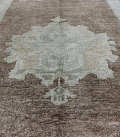 Vintage Turkish Oushak Rug with Floral Cornices in Light Brown, Gray and Cream, rug en - 141494, country of origin / type: Turkey / Oushak, circa mid - 20th century This antique Turkish Oushak carpet (circa mid - 20th century) features a central medal... - Keivan Woven ArtsEN - 141494 - 6690Rug