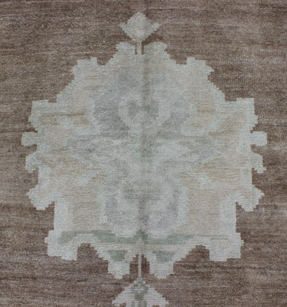 Vintage Turkish Oushak Rug with Floral Cornices in Light Brown, Gray and Cream, rug en - 141494, country of origin / type: Turkey / Oushak, circa mid - 20th century This antique Turkish Oushak carpet (circa mid - 20th century) features a central medal... - Keivan Woven ArtsEN - 141494 - 6690Rug