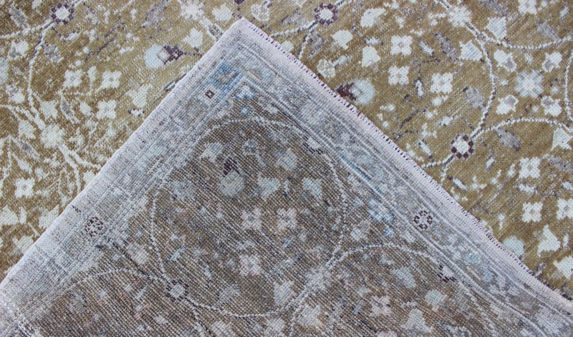 Antique All - Over Design Oushak Rug with Flowers in Ivory and Olive Green, rug EN - 141498 country of origin / type: Turkey / Oushak, circa second quarter of 20th Century. Produced in 1930's Turkey, this antique Oushak is characterized by a unique... - Keivan Woven ArtsEN - 141498 - 6680Rug