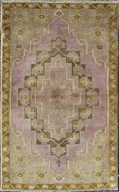 Turkish Oushak vintage rug with multi - layered medallion in lavender and green, Keivan Woven Arts / rug EN - 141673, country of origin / type: Turkey / Oushak, circa mid - 20th Century. This vintage Turkish Oushak rug features a unique blend of color... - Keivan Woven ArtsEN - 141673 - 6716Rug