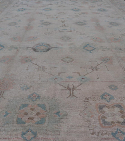 Vintage Turkish Floral Oushak Rug in Pale Gray, Brown and Blue. Country of Origin: Turkey; Type: Oushak; Design: Floral, Oushak Floral; Keivan Woven Arts: rug EN - 141684 Measures: 6'7 x 10'10 This vintage Turkish Oushak showcases very c... - Keivan Woven ArtsEN - 141684 - 6721Rug