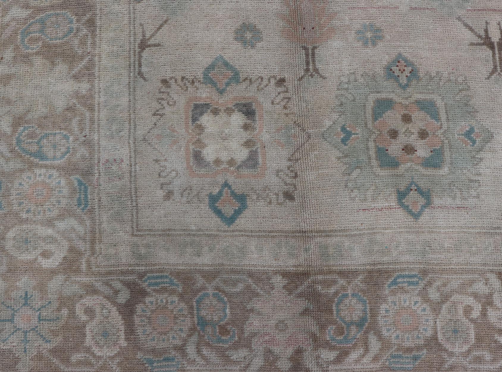 Vintage Turkish Floral Oushak Rug in Pale Gray, Brown and Blue. Country of Origin: Turkey; Type: Oushak; Design: Floral, Oushak Floral; Keivan Woven Arts: rug EN - 141684 Measures: 6'7 x 10'10 This vintage Turkish Oushak showcases very c... - Keivan Woven ArtsEN - 141684 - 6721Rug