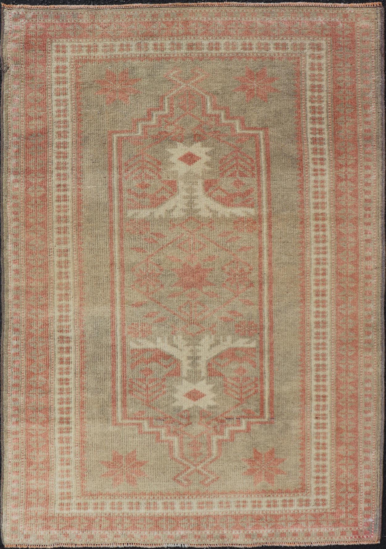 Vintage Turkish Oushak Rug with Geometric Design in Soft Red, and Light Green. Keivan Woven Arts rug/EN - 14171, country of origin / type: Turkey / Oushak, circa 1940, Oushak vintage. Measures: 2'6 x 3'10 - Keivan Woven ArtsEN - 14171 - 23750Rug
