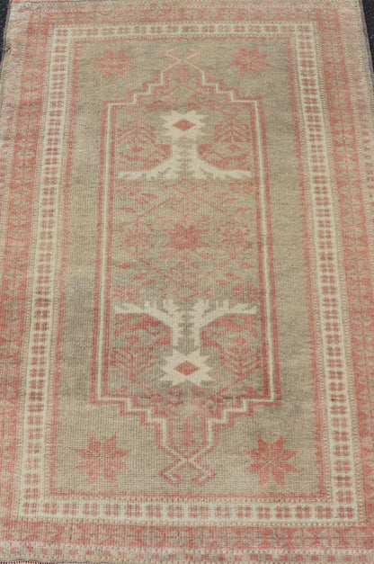 Vintage Turkish Oushak Rug with Geometric Design in Soft Red, and Light Green. Keivan Woven Arts rug/EN - 14171, country of origin / type: Turkey / Oushak, circa 1940, Oushak vintage. Measures: 2'6 x 3'10 - Keivan Woven ArtsEN - 14171 - 23750Rug